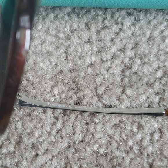 Tiffany new host pick  new sunglasses comes with all xo bagged etc all 2025 firm - Picture 6 of 17